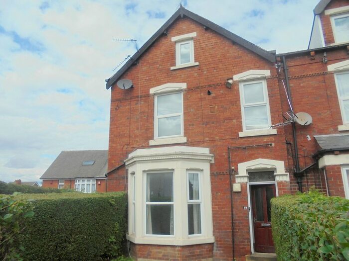 2 Bedroom Flat To Rent In Cross Green Lane, Halton, Leeds, LS15