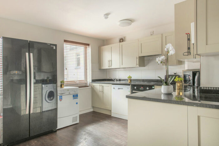 6 Bedroom Flat To Rent In *Pppw* Rob Roy Avenue, Lenton, NG7