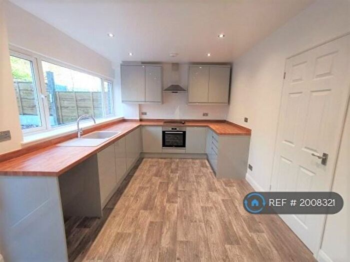 3 Bedroom Terraced House To Rent In Sharples Hall Street, Oldham, OL4