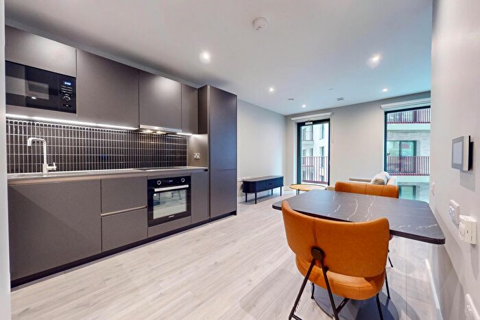 Studio To Rent In B, Heygate Street, London, SE17