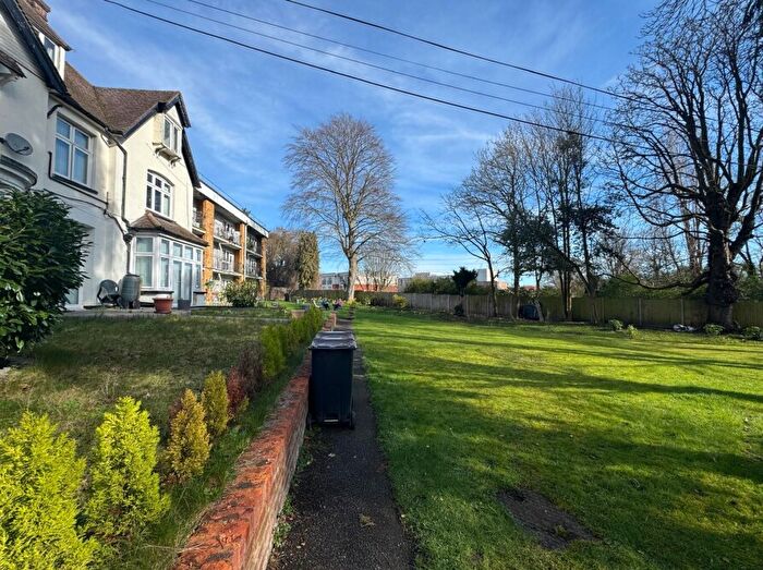 Flat To Rent In The Approach, Orpington, BR6