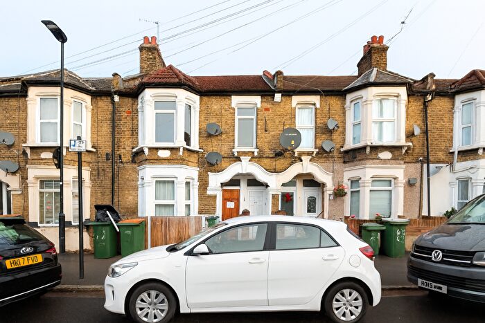 3 Bedroom Maisonette For Sale In Kildare Road, London, E16