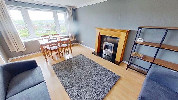 2 Bedroom Flat To Rent In Stanmore Place, Burley, Leeds, West Yorkshire, LS4