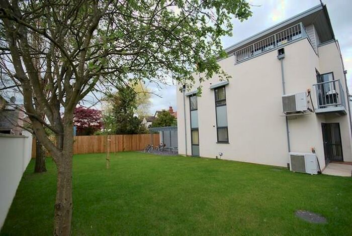 1 Bedroom Flat To Rent In Flat Whaddon Road Cheltenham, GL52