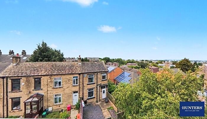 2 Bedroom End Of Terrace House For Sale In Holme Lane Bradford, BD4