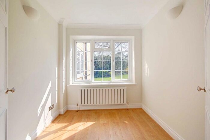 2 Bedroom Flat To Rent In Augustus Road, Wimbledon, SW19