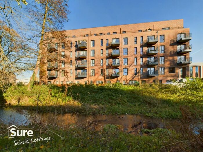 1 Bedroom Apartment To Rent In En Suite Room - Caesar House, Dacorum Way, Hemel Hempstead, Hertfordshire, HP1