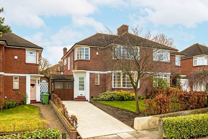 3 Bedroom Semi Detached House For Sale In Plum Lane, London, SE18