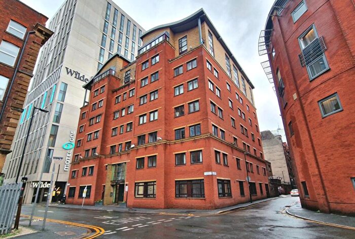 2 Bedroom Apartment To Rent In Dickinson Street, Manchester, M1