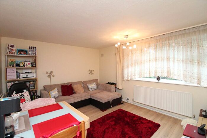 1 Bedroom Apartment To Rent In Chestnut Row, Nether Street, Finchley, N3
