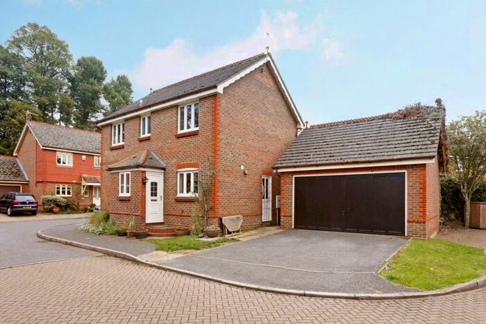 4 Bedroom Detached House To Rent In Gossmore Walk Marlow, SL7