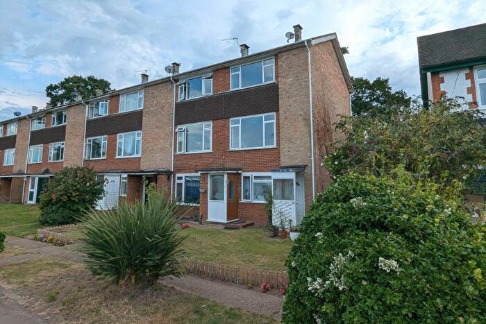 2 Bedroom Maisonette To Rent In Addlestone, Surrey, KT15