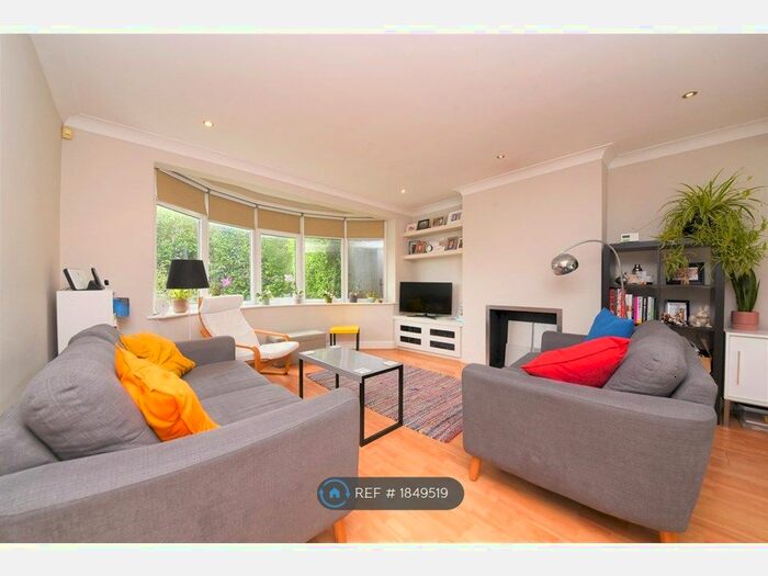 4 Bedroom Semi-Detached House To Rent In Park Road, High Barnet, Barnet, EN5