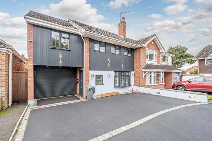 4 Bedroom Semi Detached House For Sale In Lightwoods Road, Stourbridge, DY9