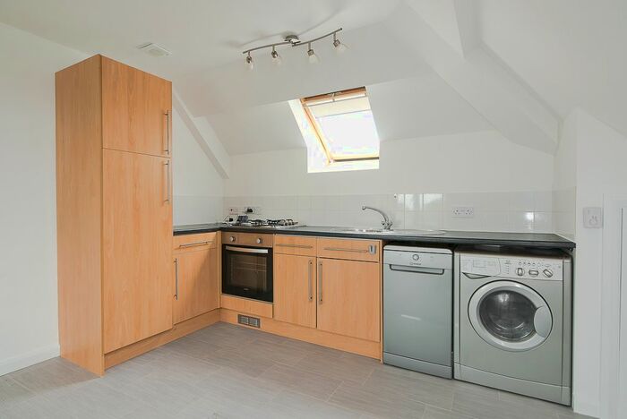 1 Bedroom Flat To Rent In Friars Stile Road, Richmond, TW10