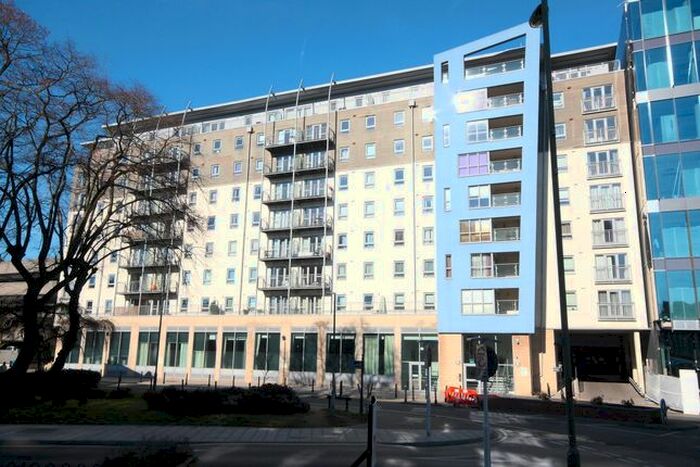 1 Bedroom Flat To Rent In Church Street East, Horsell, Woking, GU21