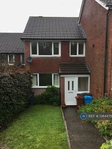 3 Bedroom Semi-Detached House To Rent In Dalehead Drive, Shaw, Oldham, OL2