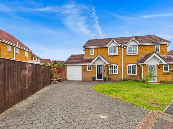 3 Bedroom Semi-Detached House For Sale In Murrayfields, West Allotment, NE27