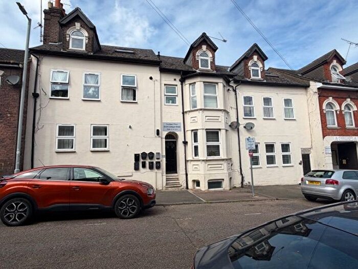 2 Bedroom Maisonette To Rent In Cardigan Street, Luton, LU1