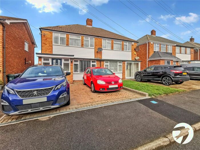 3 Bedroom Semi-Detached House To Rent In Weardale Avenue, Dartford, DA2