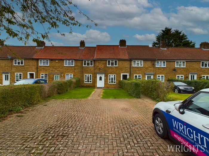 3 Bedroom Semi-Detached House To Rent In Heronswood Road, Welwyn Garden City, AL7