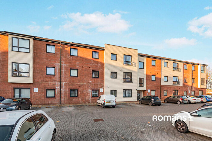 2 Bedroom Flat To Rent In Elmtree Way, Kingswood, Bristol, BS15