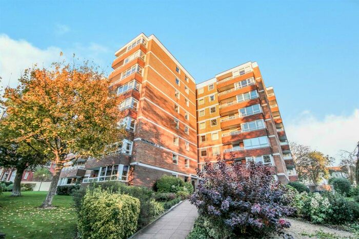 2 Bedroom Ground Flat To Rent In Preston Park Avenue, Brighton, BN1