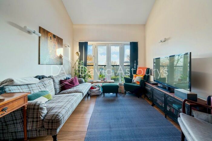 2 Bedroom Apartment To Rent In Gladbeck Way, Enfield, EN2