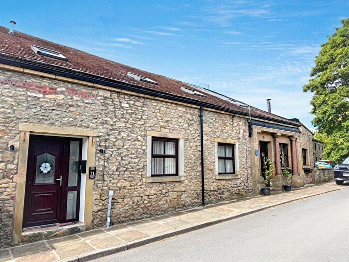 3 Bedroom Maisonette For Sale In Bradley Road, Silsden, BD20