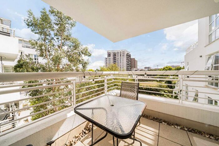 2 Bedroom Flat For Sale In Barrier Point Road, Royal Wharf, E16