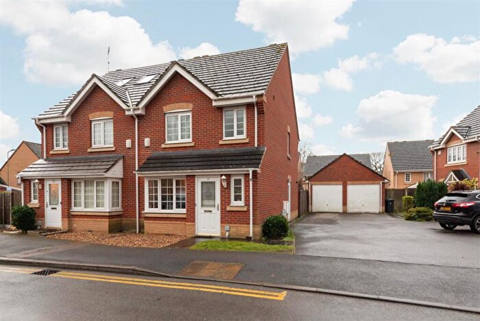 3 Bedroom Semi-Detached House For Sale In Oxford Avenue, London, N14