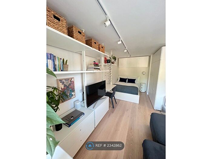 Studio To Rent In Granville Square, London, SE15