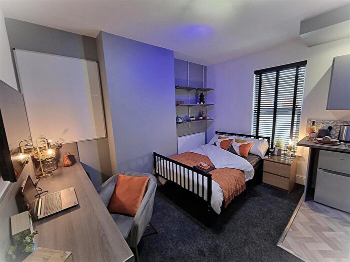 1 Bedroom Flat To Rent In Mildmay Street Studio - Rent Includes Utility Bills, Council Tax & Internet, LN1