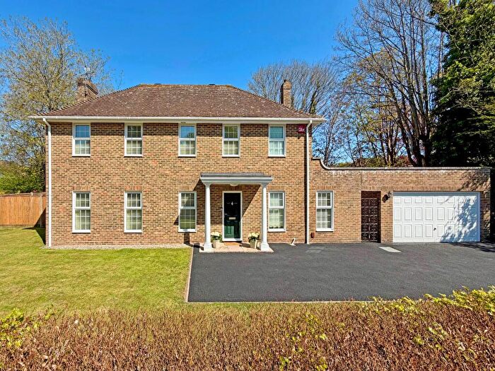 4 Bedroom Detached House For Sale In Stanton Drive, Summersdale, Chichester, PO19