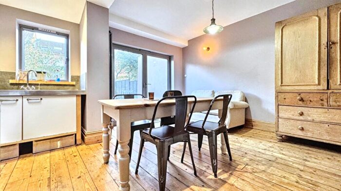 4 Bedroom House To Rent In Kennington Avenue, Bristol, BS7