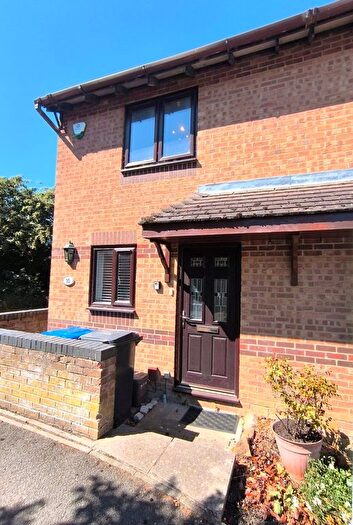 2 Bedroom Property To Rent In Bordeaux Close, Northampton, NN5