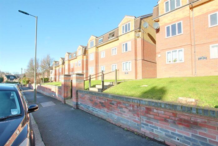 1 Bedroom Flat For Sale In Park Road, Barnet, EN4