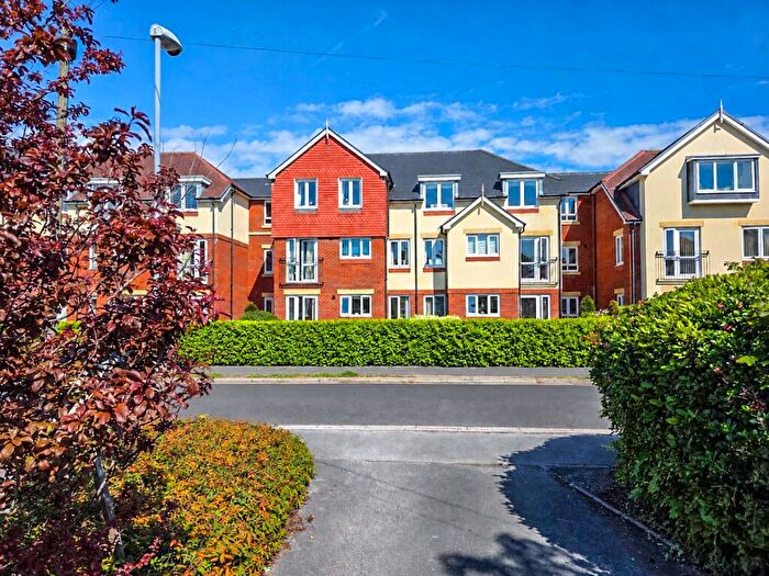 1 Bedroom Apartment For Sale In Stuart Road, Highcliffe, Christchurch, Dorset, BH23