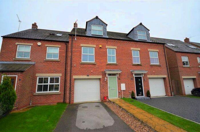 3 Bedroom Town House To Rent In Whitley Farm Close, Whitley, DN14