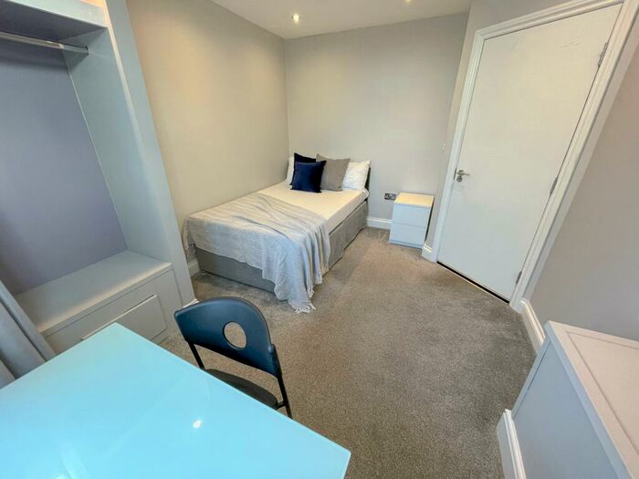 1 Bedroom House To Rent In Cameron Street, L7