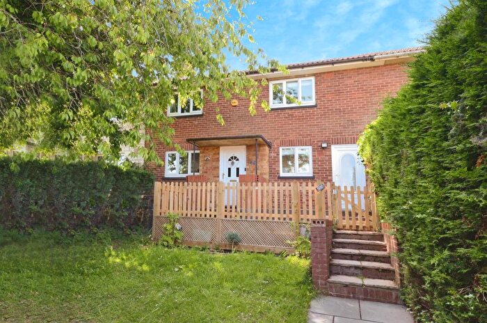 3 Bedroom Terraced House For Sale In Parkfield, Markyate, St. Albans, AL3
