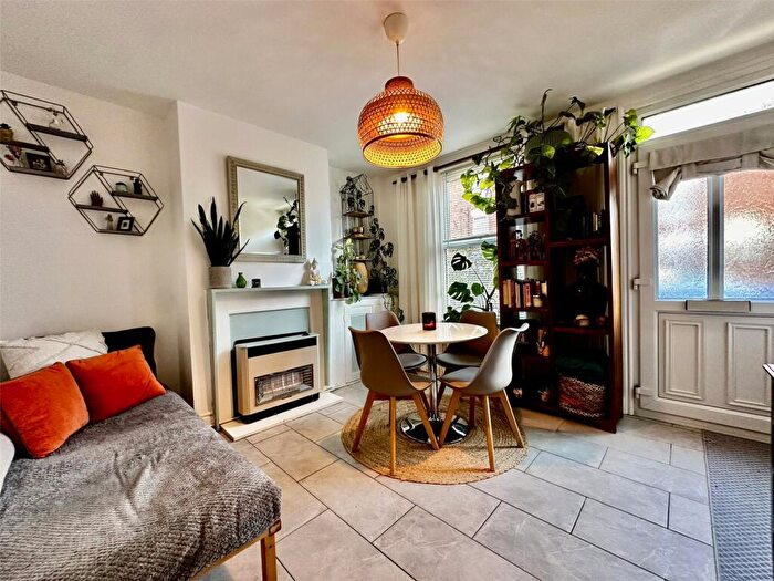 2 Bedroom Terraced House For Sale In West Street, Banbury, Oxfordshire, OX16