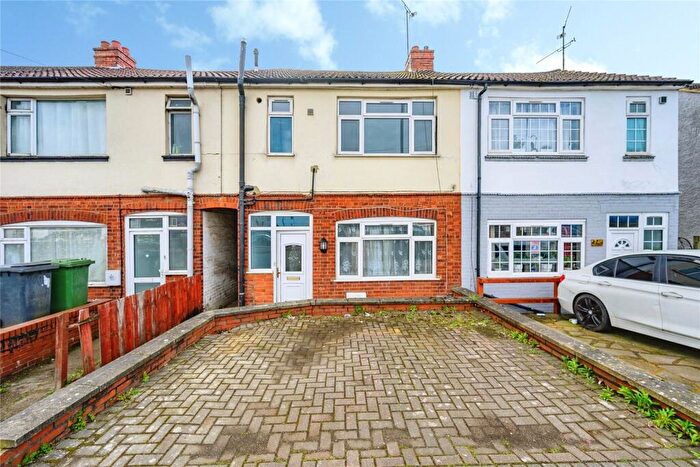 3 Bedroom Terraced House For Sale In Dunstable Road, Luton, Bedfordshire, LU4