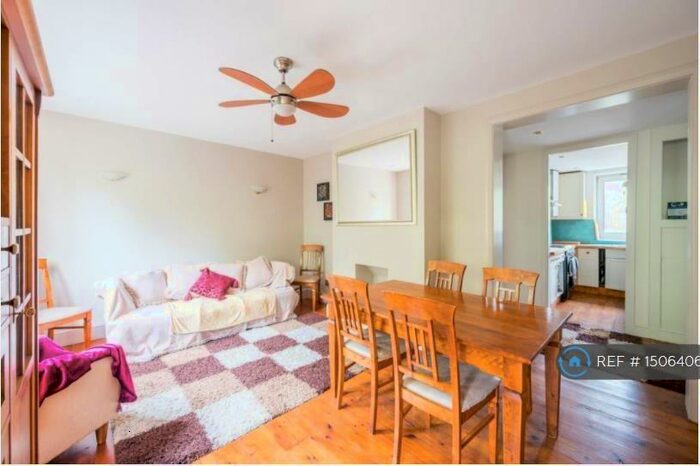 2 Bedroom Flat To Rent In Cathay Street, London, SE16