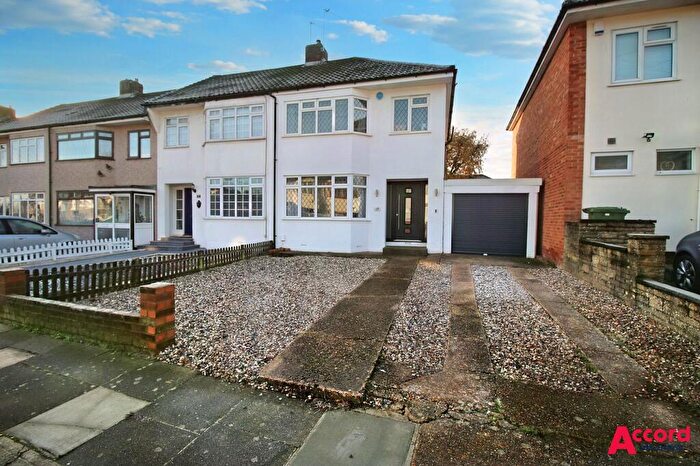 3 Bedroom End Of Terrace House To Rent In Stour Way, Upminster, RM14