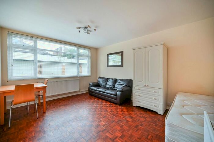 Studio To Rent In Kersfield Road, Putney, London, SW15