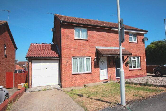 3 Bedroom Property To Rent In Pebmarsh Drive, Wickford, SS12