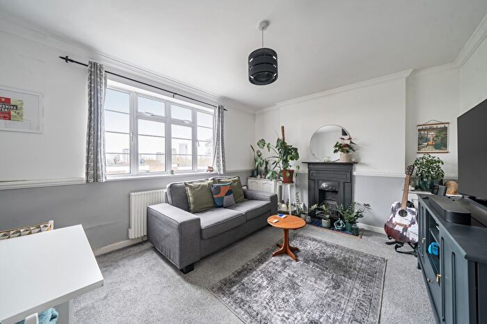 2 Bedroom Flat To Rent In Dartmouth Grove, London, SE10