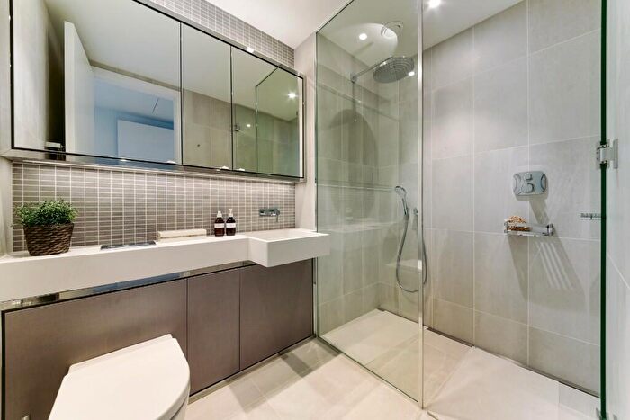 2 Bedroom Apartment To Rent In George Street, London, E14