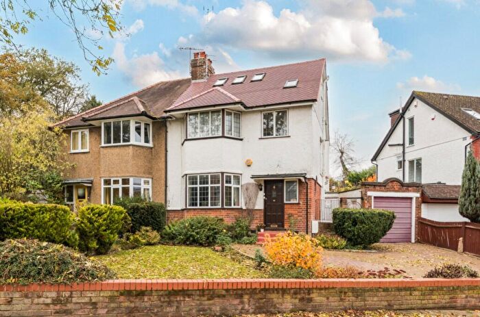 4 Bedroom Semi Detached House For Sale In Leicester Road, Barnet, Hertfordshire, EN5
